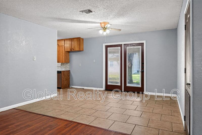 New Braunfels House: 138 Bobolink Dr