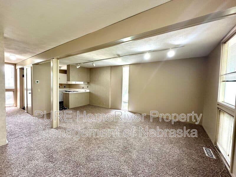 Omaha Townhome: 1631 N 109th Plz