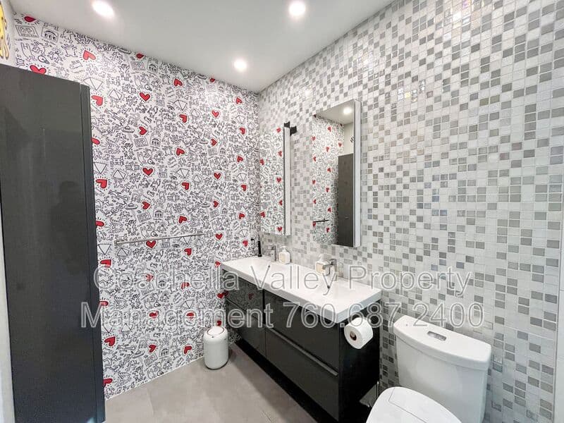 Palm Springs House: 353 Cheryl Dr