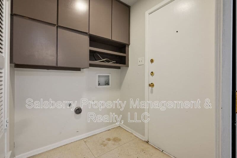 Fort Worth House: 4913 Westlake Drive