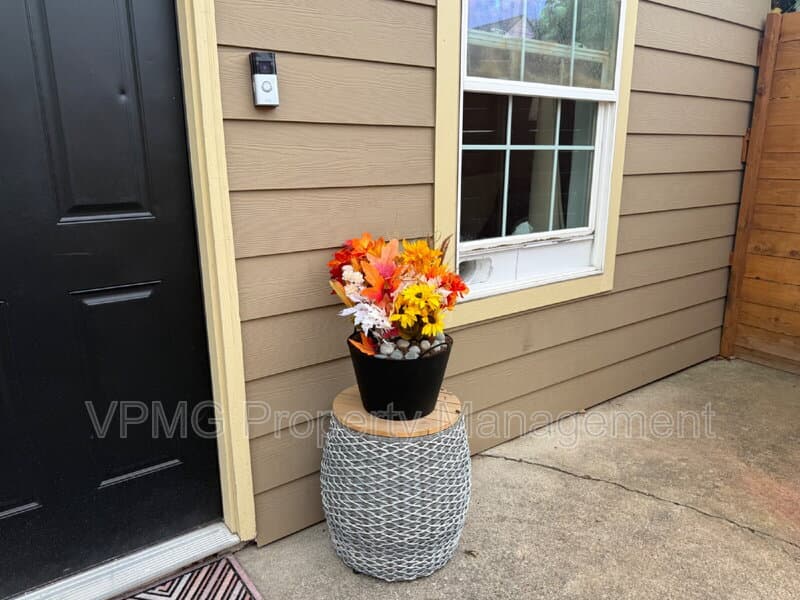 Vancouver Condo: 116 E 35th St