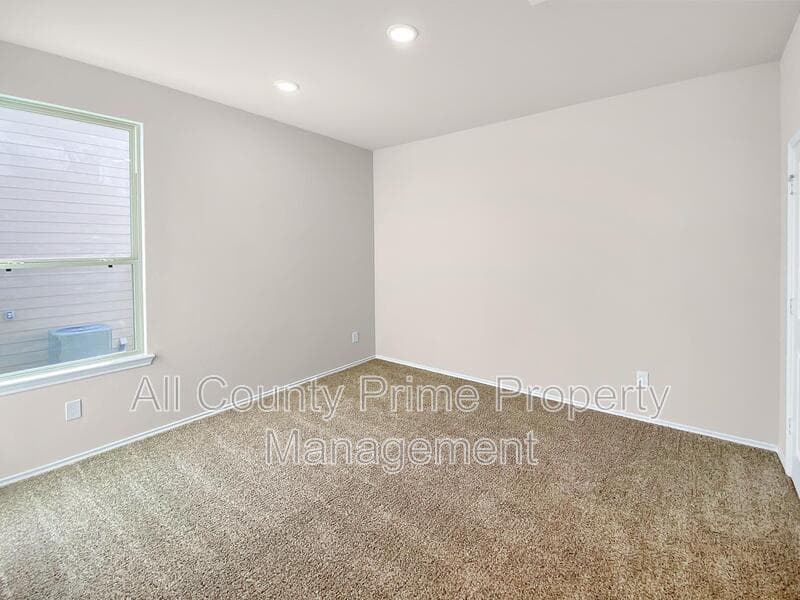 Willis House: 13067 Clearview Drive