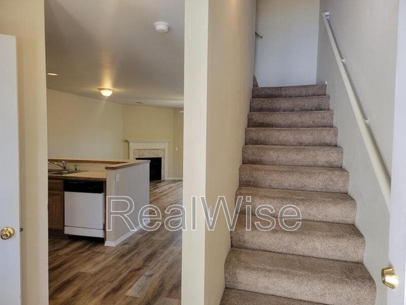 Bend Townhome: 2080 NE Chanel Ct