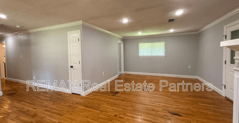 Sumrall House: 1007 Highway 42