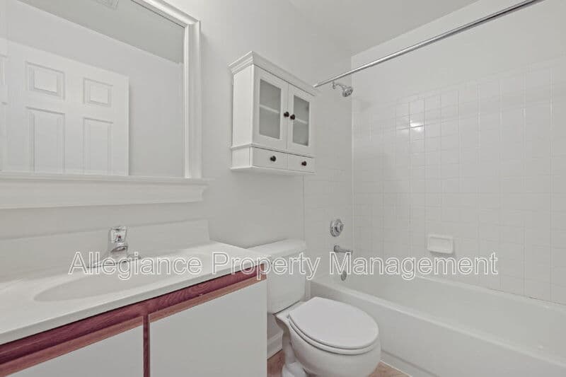 Woodbridge House: 13621 Garfield Place