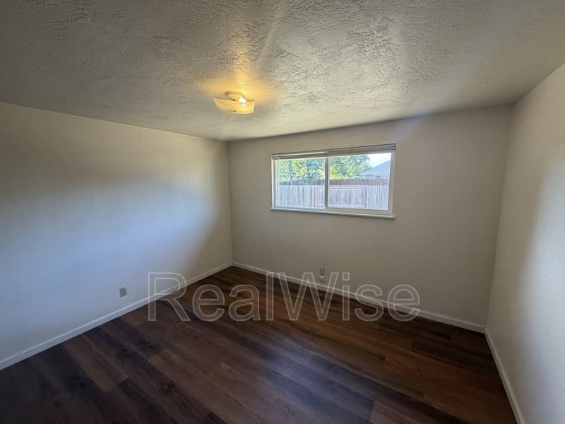 Grants Pass House: 1125 SW Bridge St