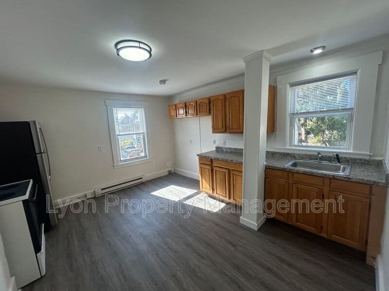Putnam Condo: 338 Church St