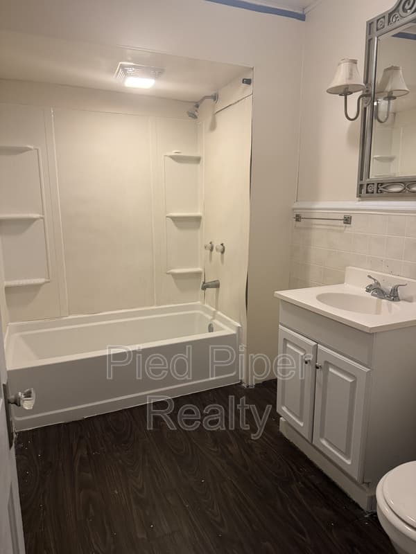 Freeport Condo: 817 S Benton Ave