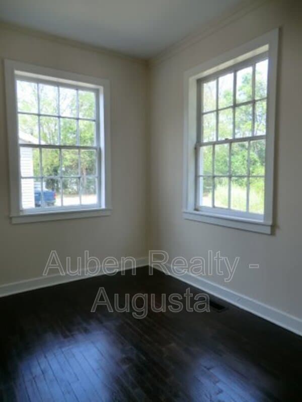 Augusta House: 1914 1/2 Kratha Drive