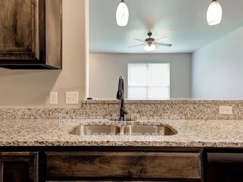 El Reno House: 1867 Cypress Lane