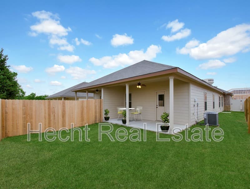 Seguin Condo: Stanley Way - 1