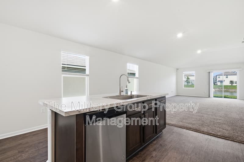 Jacksonville House: 15729 Equine Gait Dr