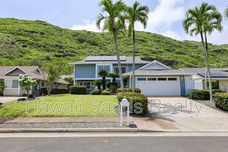 Honolulu House: 7452 Makaa Street