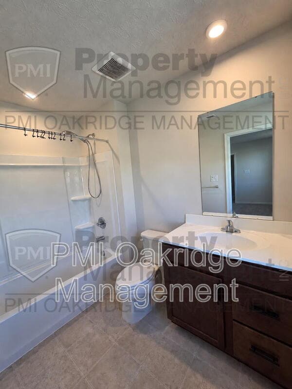 Sidney House: 1311 Castle Ct
