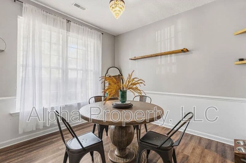 Easley House: 216 Edenberry Way