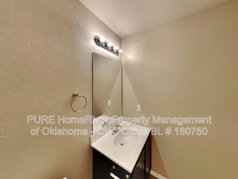 Piedmont House: 11817 NW 134th St