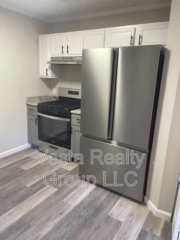 Stockbridge House: 407 Sage Ct