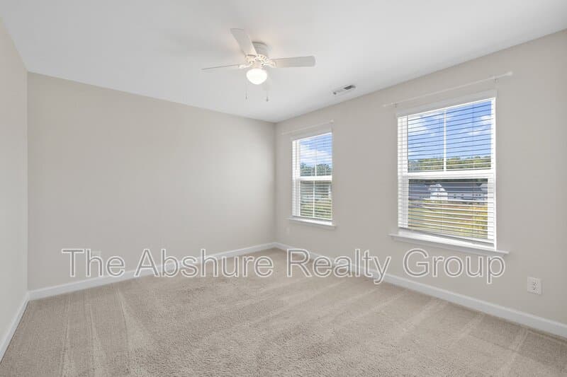 Fuquay-Varina House: 1511 Woodland Knoll Court