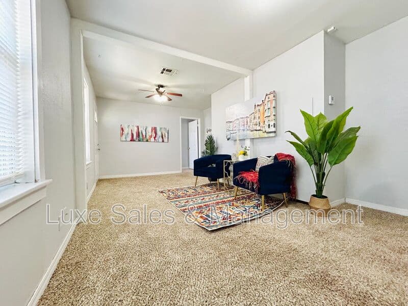 Del City House: 4220 SE 25th St