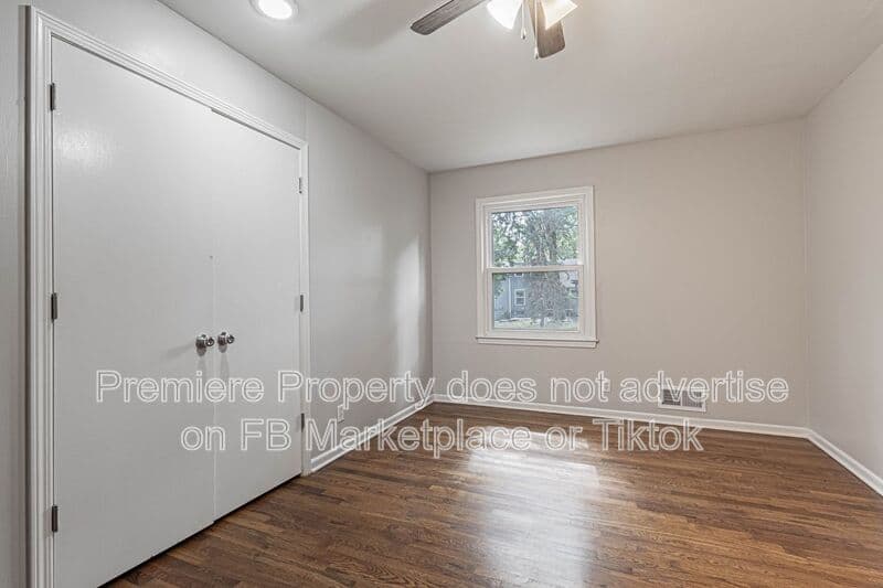 Overland Park House: 10727 W 101st Ter