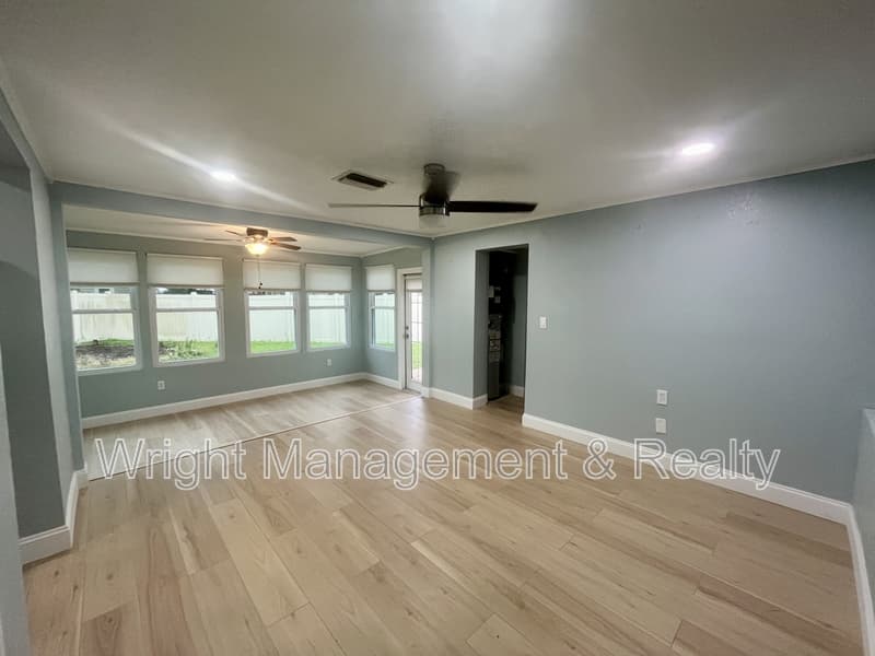 St. Petersburg House: 8330 Waverly Road North