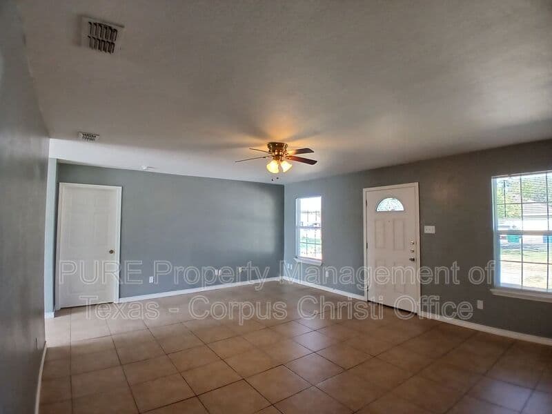Corpus Christi House: 1941 Sunnycrest St