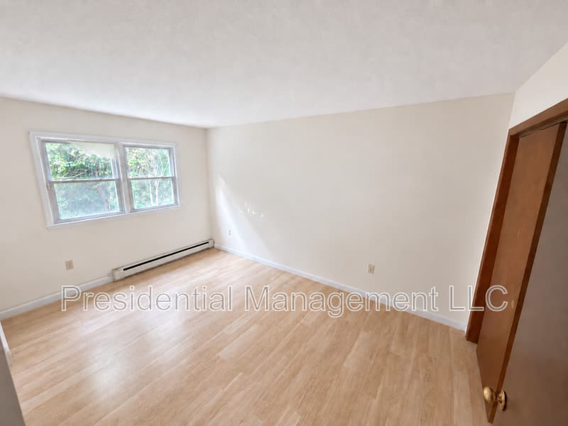Waterbury Condo: 34 Royal Oak Dr
