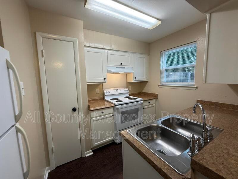 Dallas Apartment: 10450 E. Northwest Highway