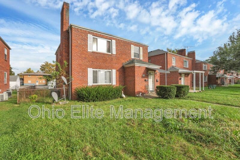 Columbus House: 370 S Chase Ave