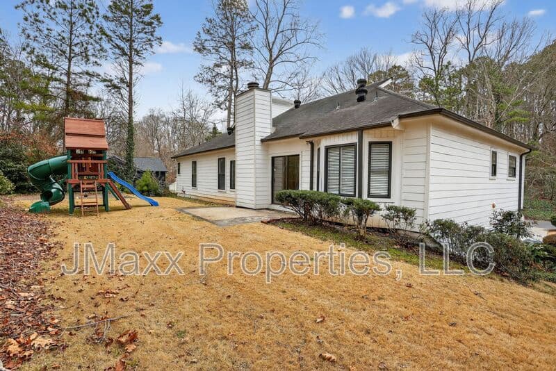 Roswell House: 3445 Johnson Ferry Rd NE