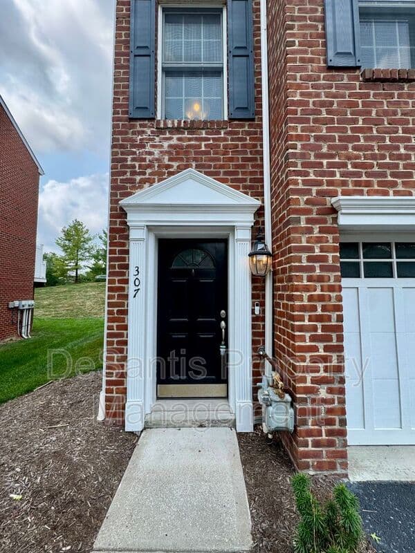 Wexford Townhome: 307 Marshall Heights Drive