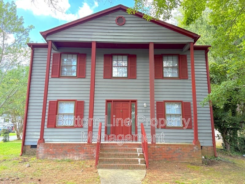 Charlotte House: 5301 Rolling Oak Ln