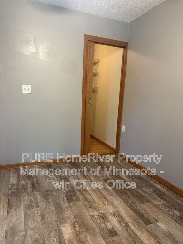South Saint Paul Condo: 221 Grand Ave W