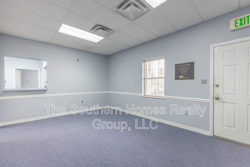 Etowah House: 305 Grady Road - 1