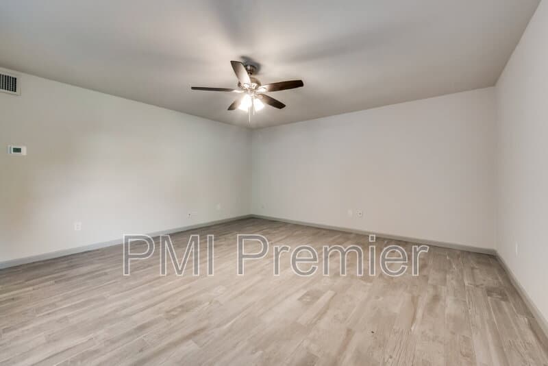 North Richland Hills House: 7021 Lincolnshire Ln