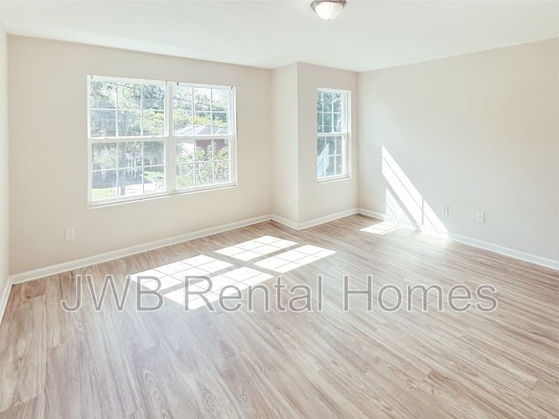 Jacksonville House: 8585 Jasper Ave