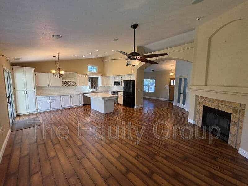 Visalia House: 3524 S. Lincoln Ct
