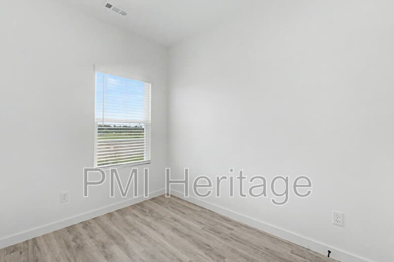 Centerton House: 550 Discovery Ave