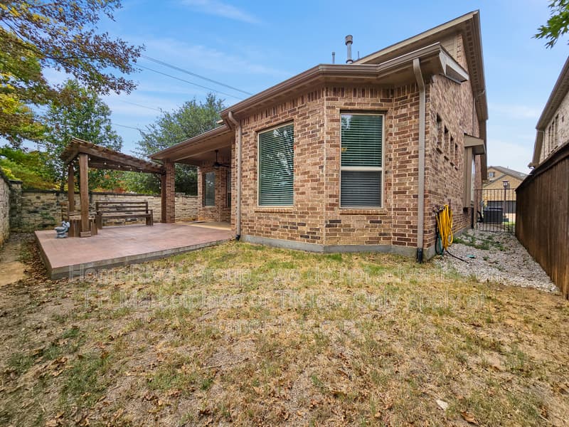 Keller House: 3000 Crestwater Rdg