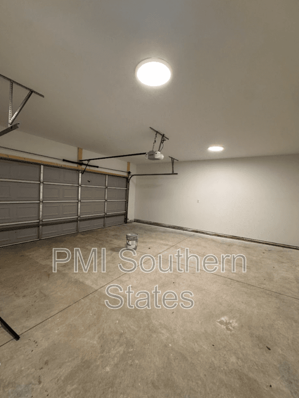 Greenville House: 711 Rockcliff St
