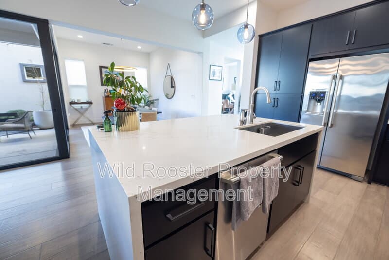 Sacramento House: 3500 Forney Way