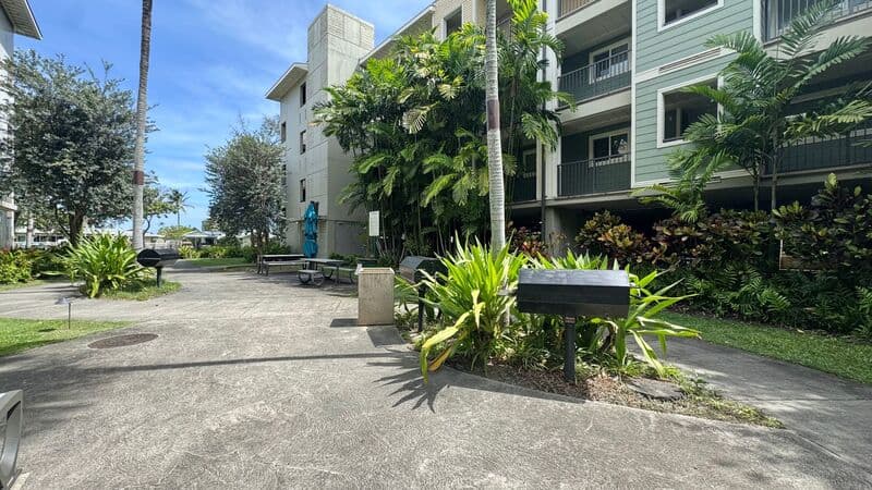 Kailua Condo: 445 Kailua Road