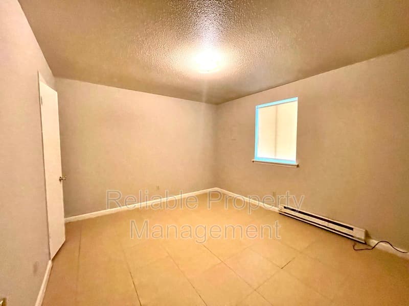Selma Condo: 606 Winston Circle