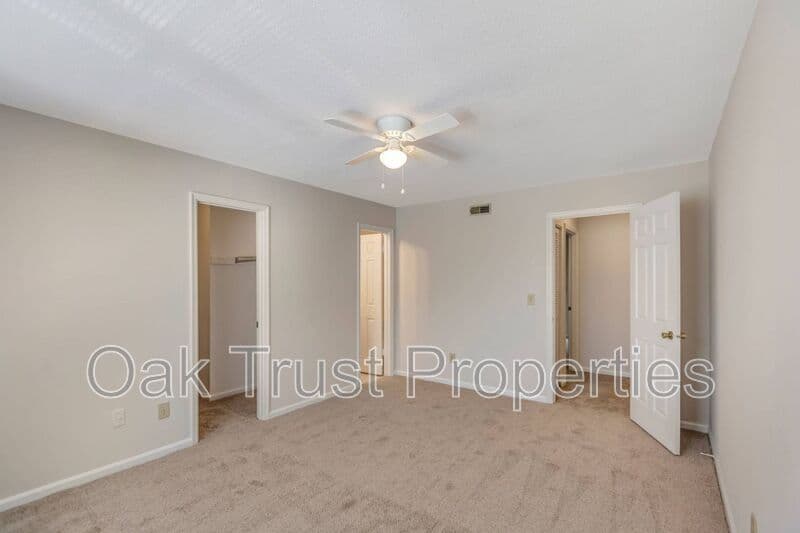 Summerville Townhome: 593 Travelers Blvd
