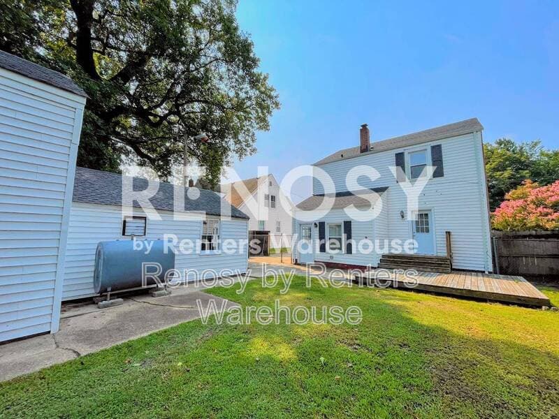 Norfolk House: 1084 Norview Avenue
