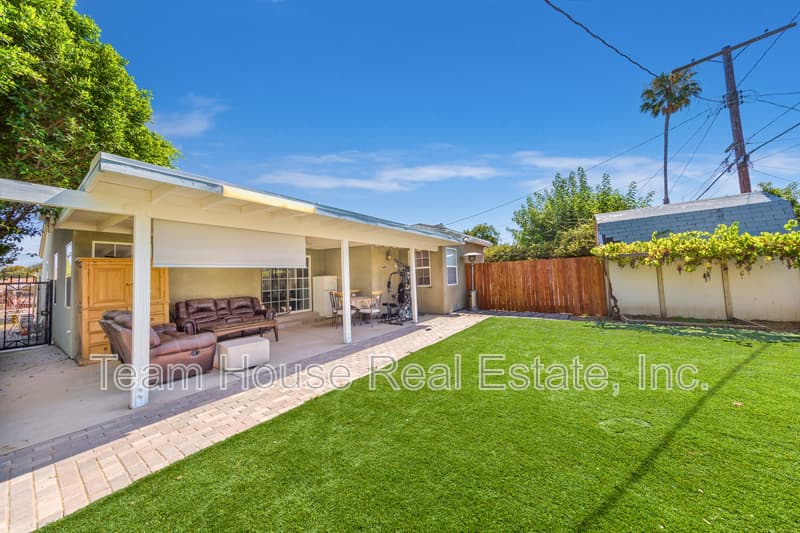 Reseda House: 19422 Welby Way