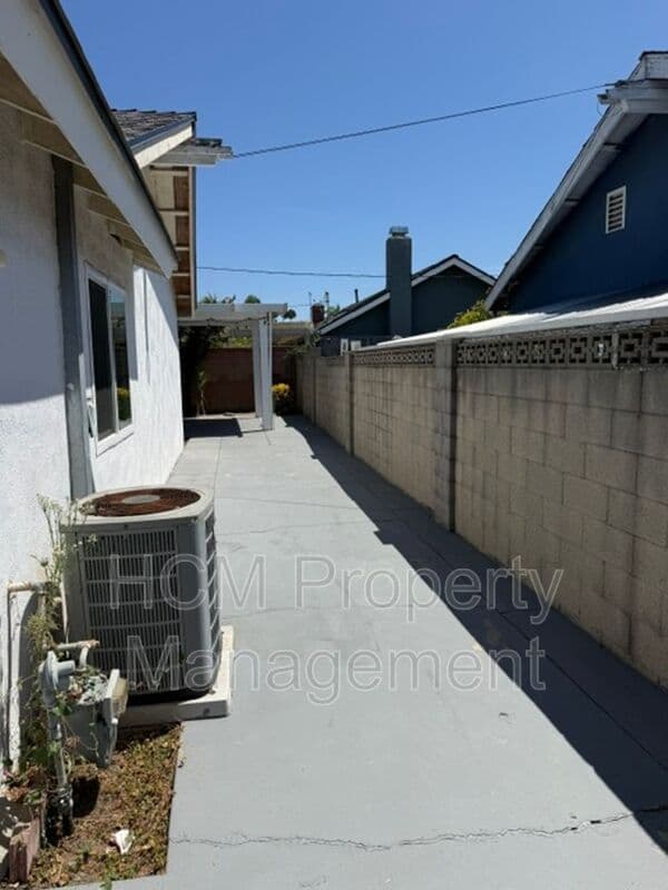 Huntington Beach House: 16402 Birdie Ln