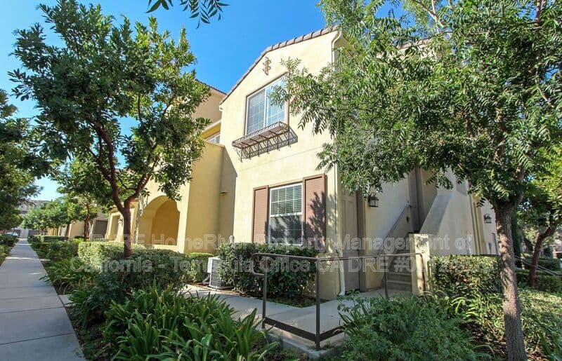 Temecula House: 44916 Honey Locust Dr