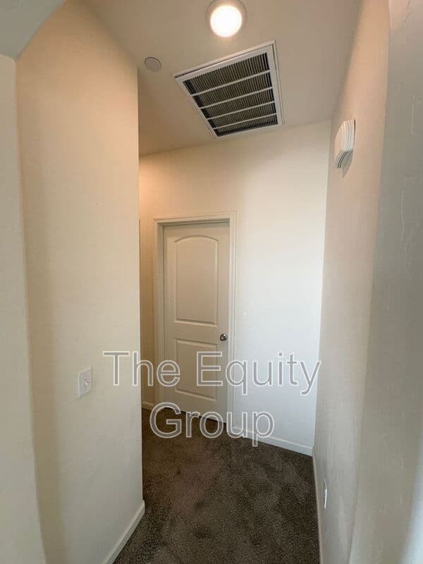 Visalia House: 3208 North Rova Ct