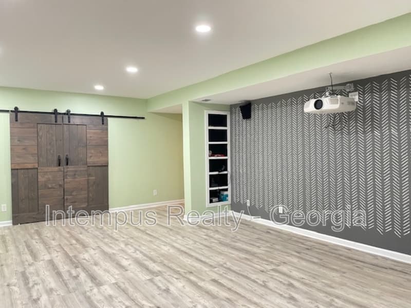 Powder Springs House: 3816 Thackary Dr